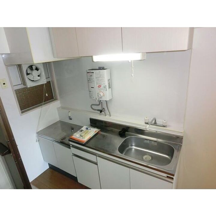 カサベルダ408のキッチン