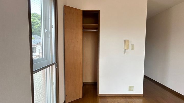 晴嵐マンションの玄関
