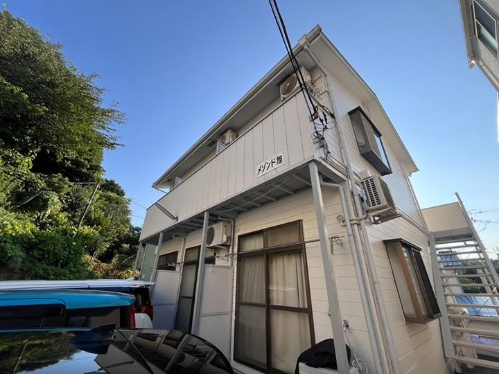 神奈川県横浜市金沢区富岡東1丁目の賃貸アパートの外観