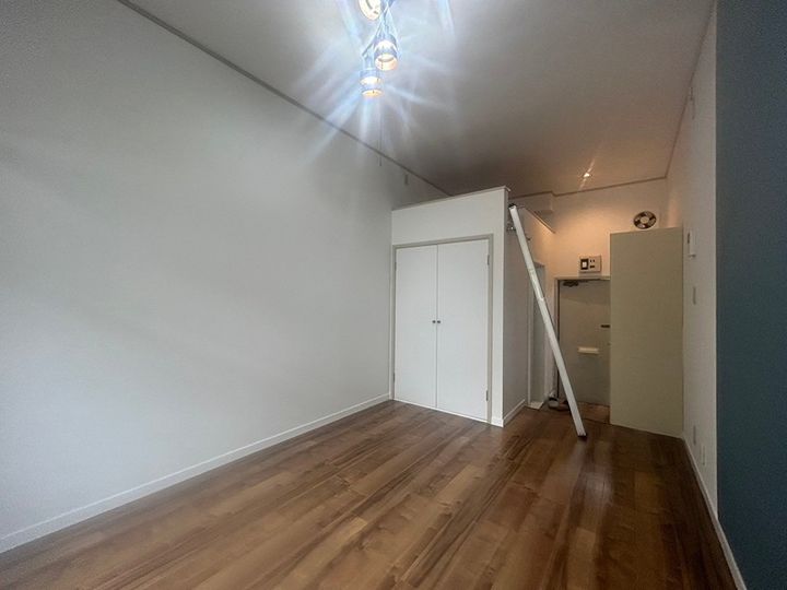 神奈川県横浜市金沢区富岡東1丁目の賃貸アパートの居間