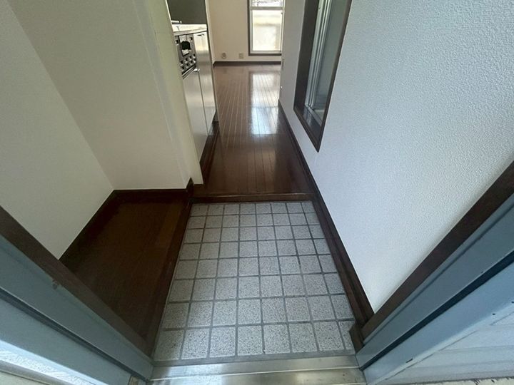 ビラコートあいかわ203の玄関