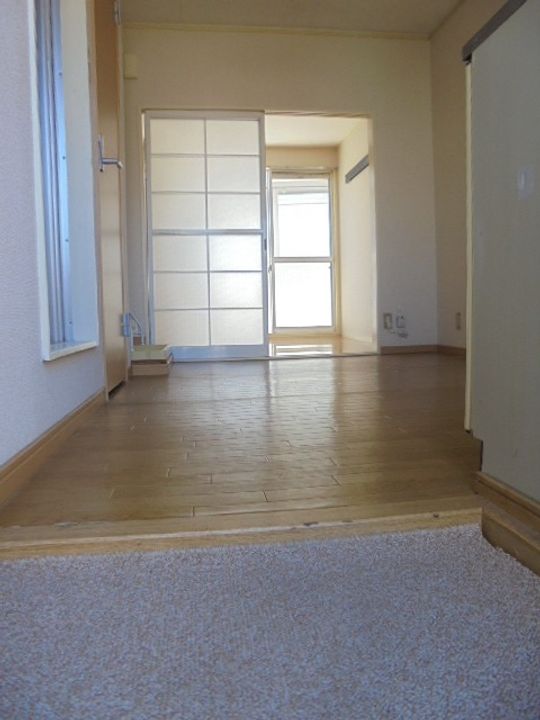 ハイネス小林A202の玄関