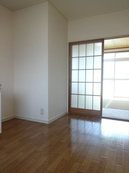 ハイツヒロセ201の居間