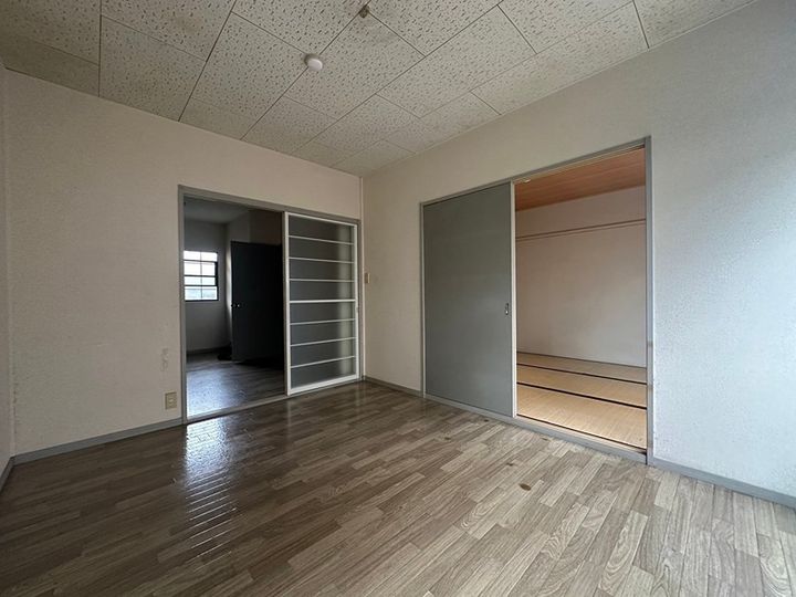 メゾンナナ203の居間