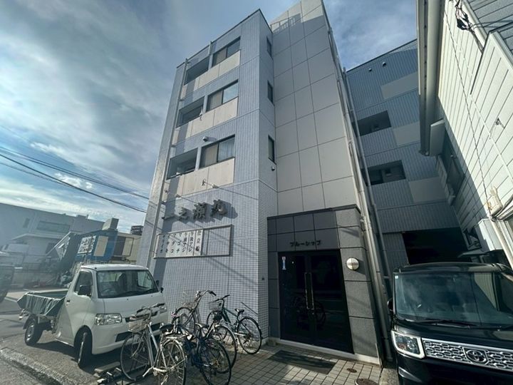 ブルーシップの外観