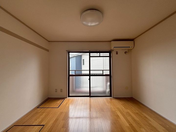 パレス保土ヶ谷302の居間