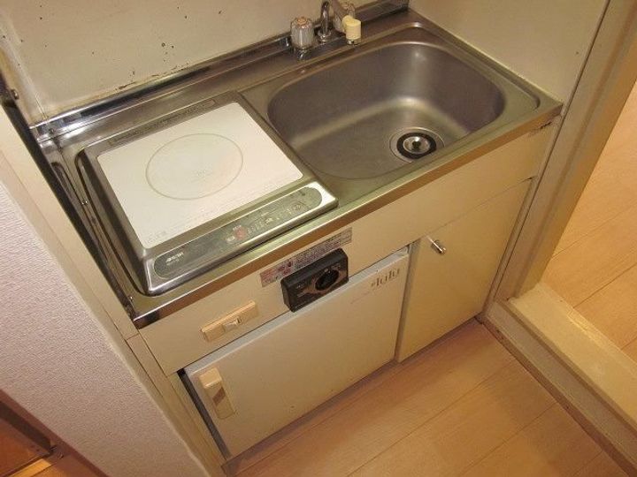 サザンステージ四季美台106のキッチン