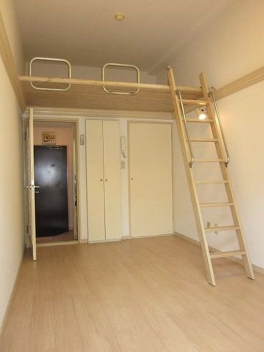 サザンステージ四季美台106の居間