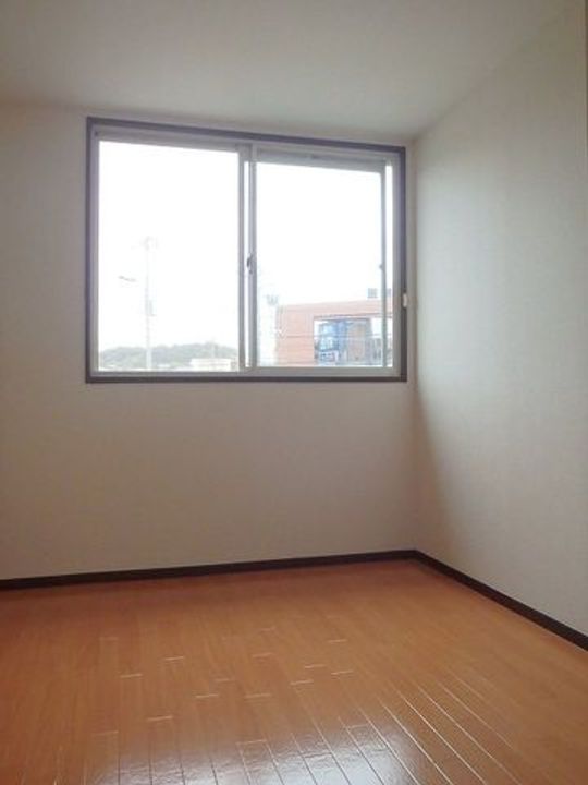 今宿モールサイドIII323の居間