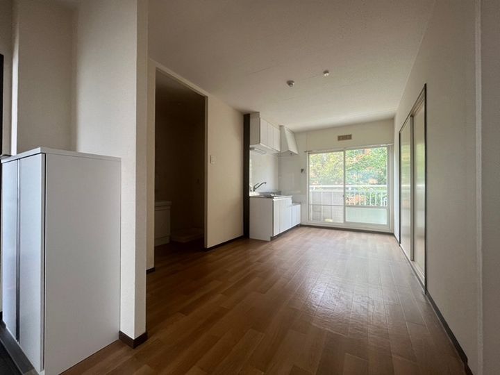 今宿モールサイドIII323の居間