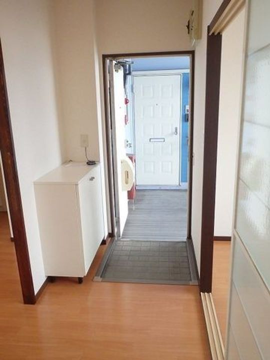 今宿モールサイドIII323の玄関