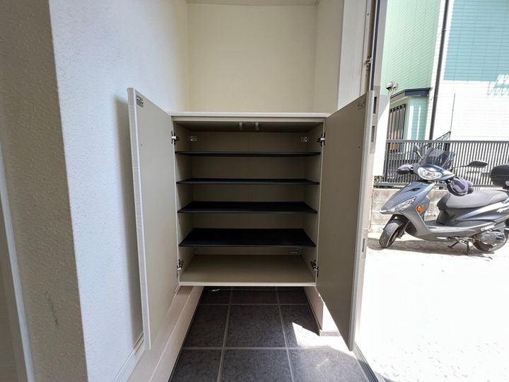 シンセイレジデンス瀬谷の玄関