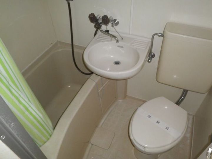 サザンステージ四季美台102の風呂