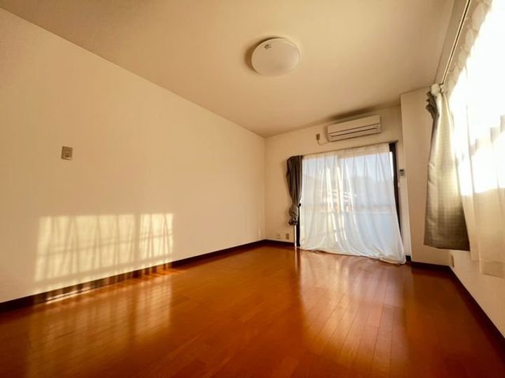 テラス鶴ヶ峰202の居間