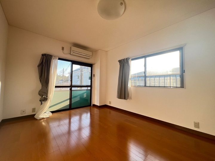 テラス鶴ヶ峰202の居間