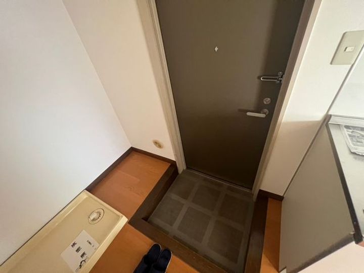 テラス鶴ヶ峰202の玄関