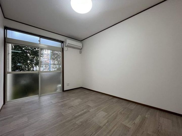 サン・ラピス壱番館の居間