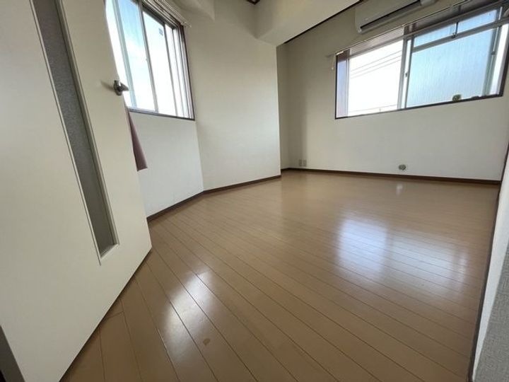 田辺マンション201の居間