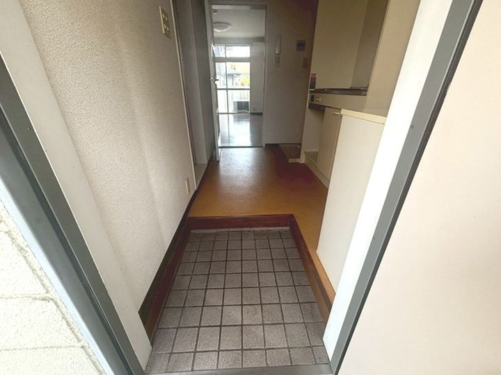 GREEN GRASS月見台105の玄関