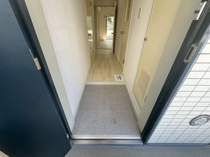 エクレール上星川101の玄関