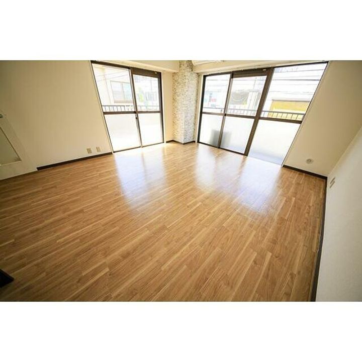 タック三ツ境506の居間