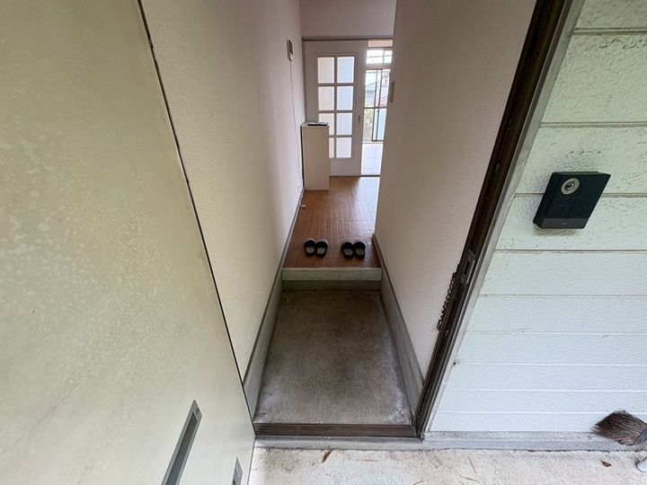 ブルク大澤105の玄関