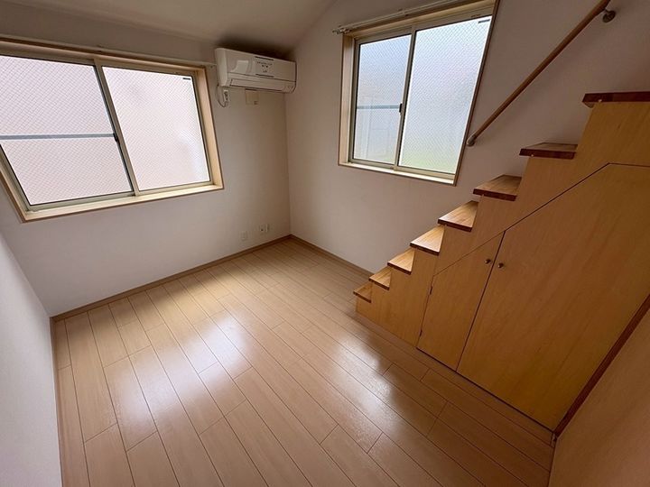 マ・ピエス鶴川203の居間