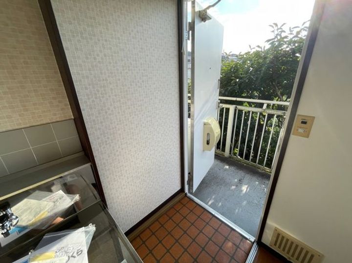 スワンハイツ201の玄関