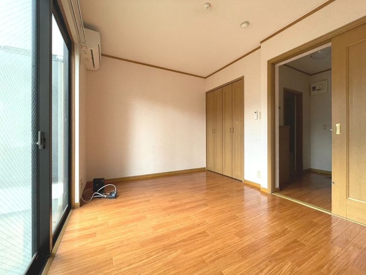 ネオステージ岸根公園103の居間