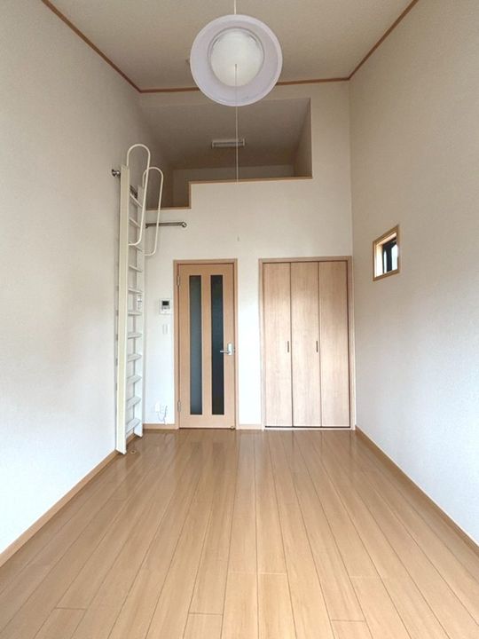 ディアコート東白楽201の居間