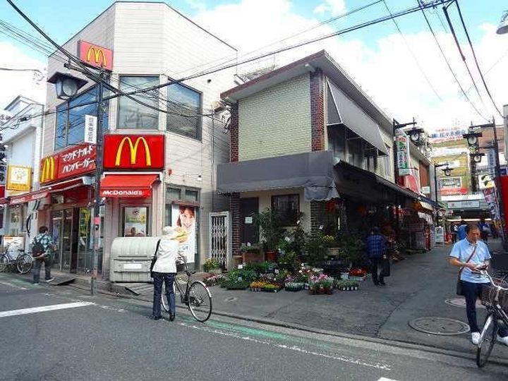 ヨコハマベイストロベリーインターナショナルの周辺