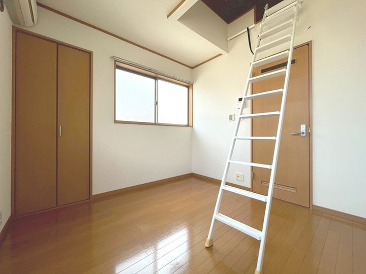 サザンウインズ妙蓮寺203の居間