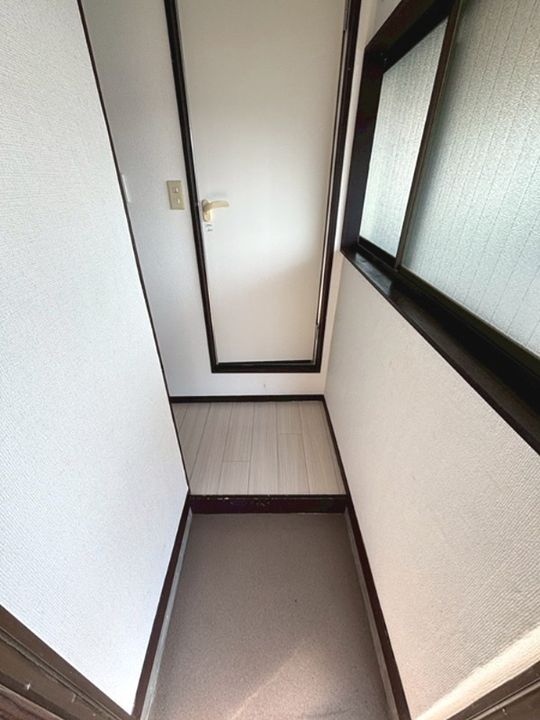 パールハイムA303の玄関