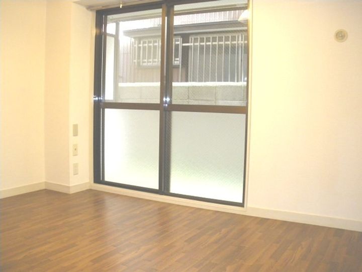 メゾン酒井102の居間