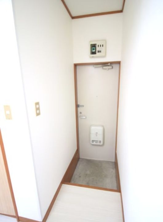 高橋ハイツの玄関