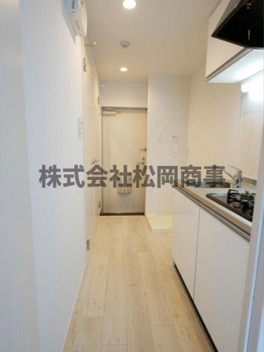 フラッティ西大路花屋町の玄関