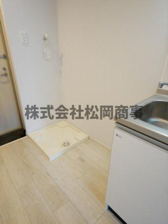 フラッティ西大路花屋町の玄関