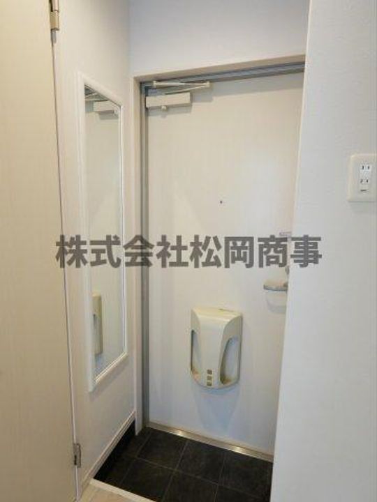 フラッティ西大路花屋町の玄関