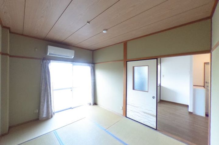 ファミール松下の居間