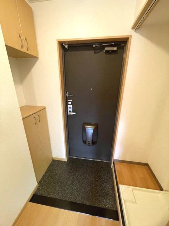 ソルヤード本町の玄関