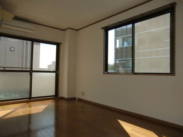 城下町ビルの居間