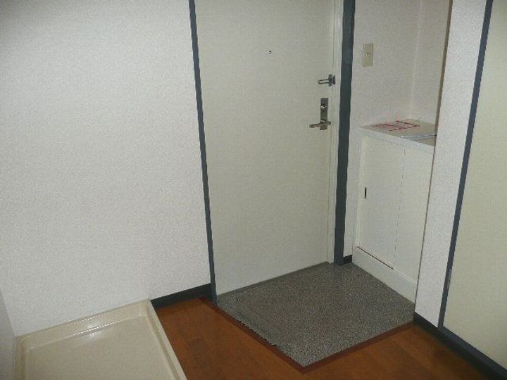 アンビアンテ田中町の玄関