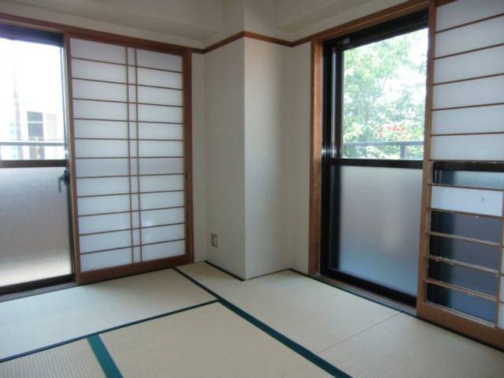 インペリアル吉礼駅前の内装