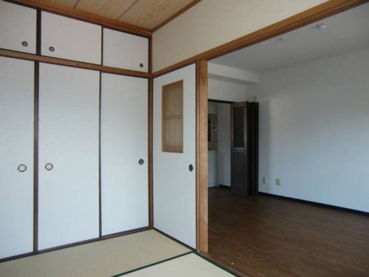 インペリアル吉礼駅前の寝室