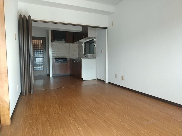 インペリアル吉礼駅前の居間