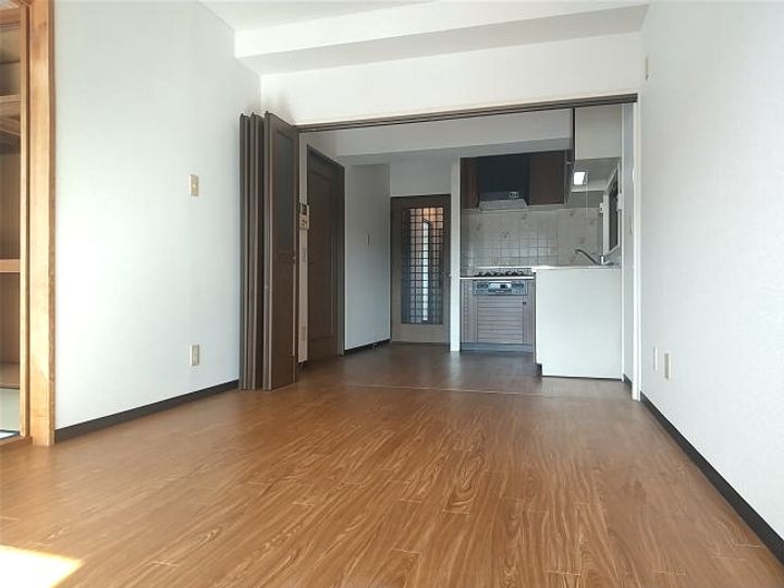 インペリアル吉礼駅前の居間