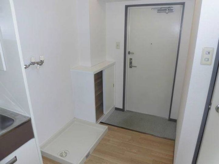 アンビアンテ田中町の玄関