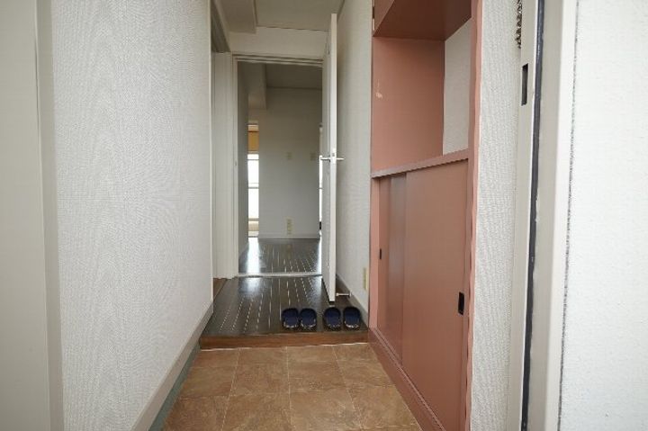 新中島エクセランスの玄関