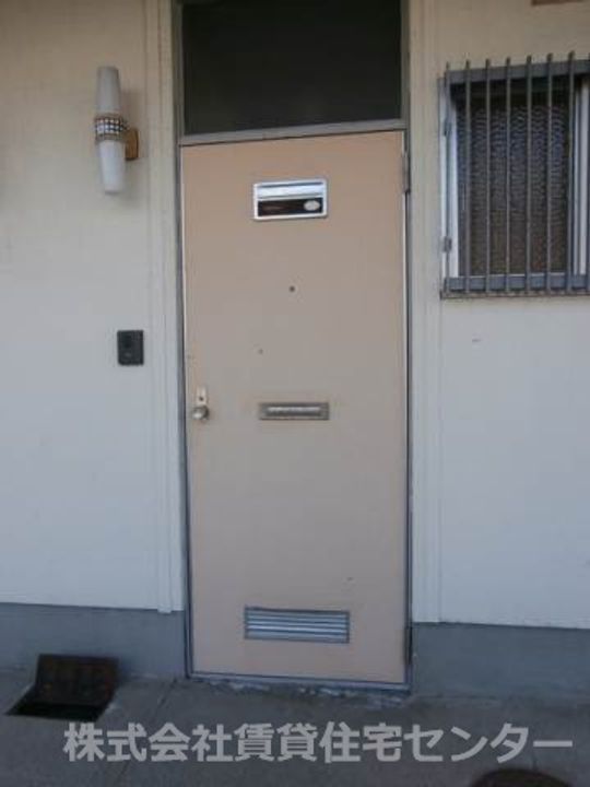 秋月コーポラスの玄関