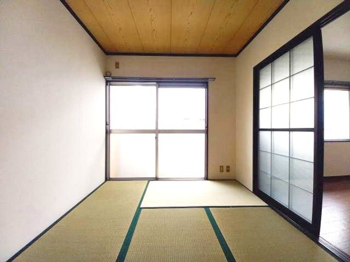 タウニィ出口の内装
